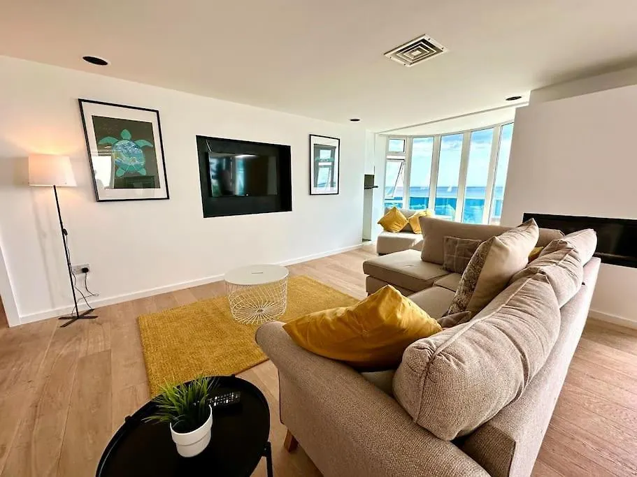 Seaside Panorama Retreat: Beachfront Comfort for Four Bournemouth