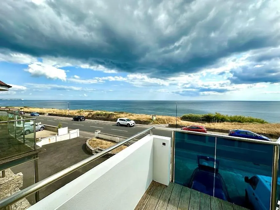 Apartment Seaside Panorama Retreat: Beachfront Comfort for Four Bournemouth