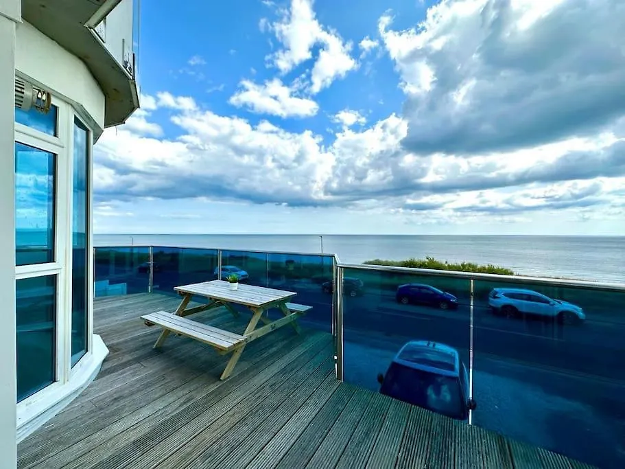 Seaside Panorama Retreat: Beachfront Comfort for Four Bournemouth Apartment