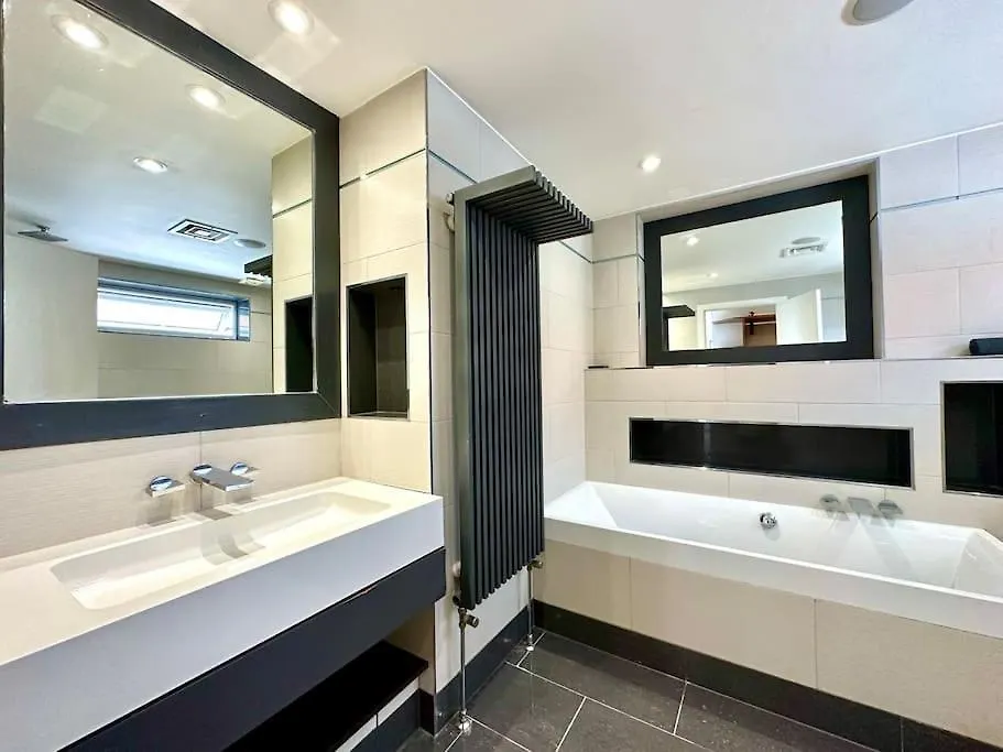 Apartment Seaside Panorama Retreat: Beachfront Comfort for Four Bournemouth