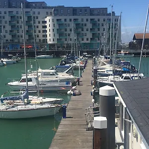 brighton-marina-floating-home.brighton-hotels-england.com/